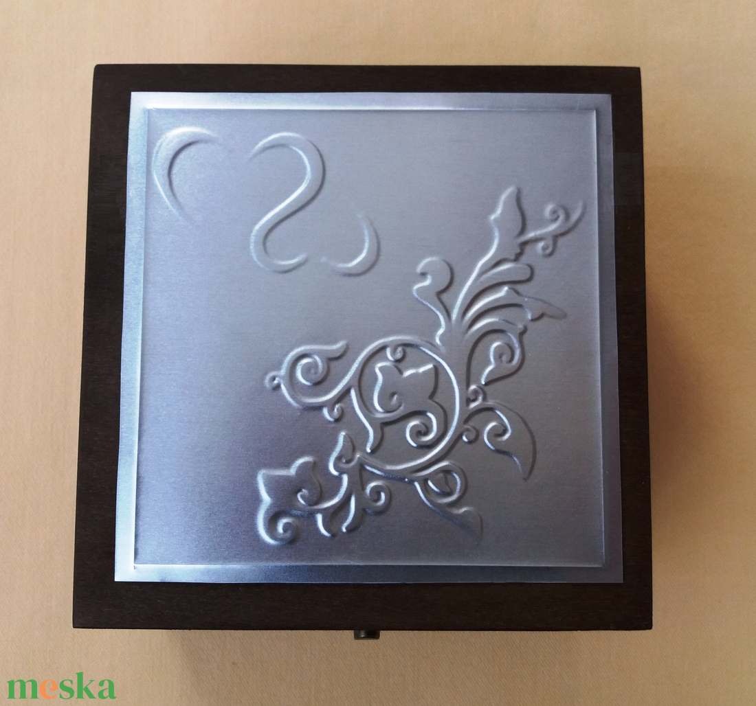 Valentin,-eljegyzés, vagy esküvő=monogramos díszdoboz - otthon & életmód - dekoráció - asztal és polc dekoráció - díszdoboz - Meska.hu