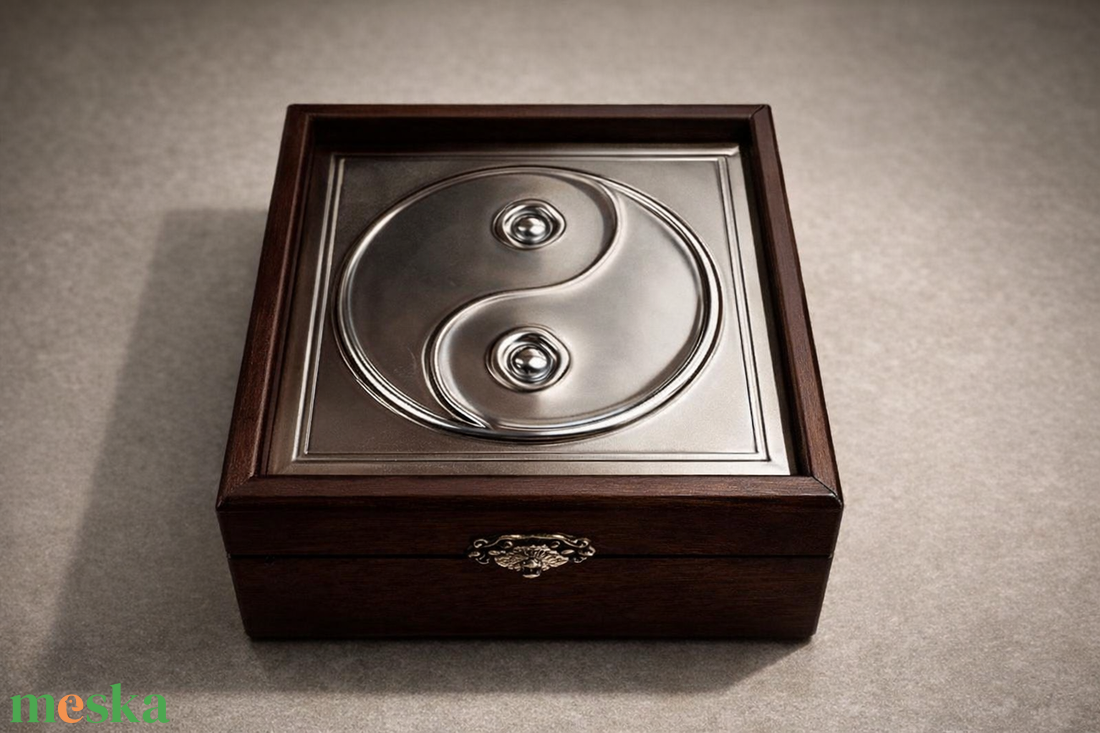 Yin-Yang szimbólumos díszdoboz = akár= VALANTIN 2026 - otthon & életmód - dekoráció - asztal és polc dekoráció - díszdoboz - Meska.hu