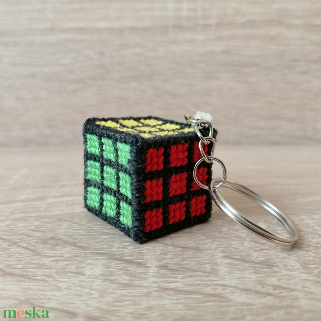 Hímzett Rubik-kocka kulcstartó - táska & tok - kulcstartó & táskadísz - kulcstartó - Meska.hu Hímzett Rubik-kocka kulcstartó - táska & tok - kulcstartó & táskadísz - kulcstartó - Meska.hu