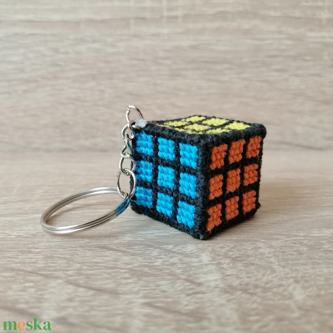 Hímzett Rubik-kocka kulcstartó - táska & tok - kulcstartó & táskadísz - kulcstartó - Meska.hu Hímzett Rubik-kocka kulcstartó - táska & tok - kulcstartó & táskadísz - kulcstartó - Meska.hu