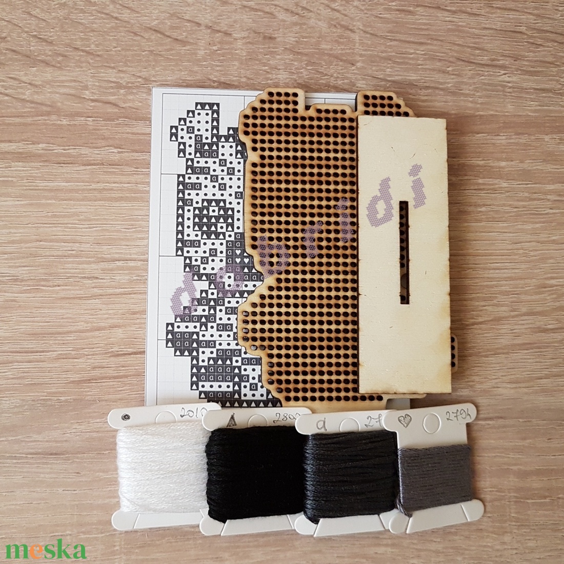 Keresztszemes hímzéssel készíthető zebra készlet - diy (csináld magad) - egységcsomag - Meska.hu Keresztszemes hímzéssel készíthető zebra készlet - diy (csináld magad) - egységcsomag - Meska.hu