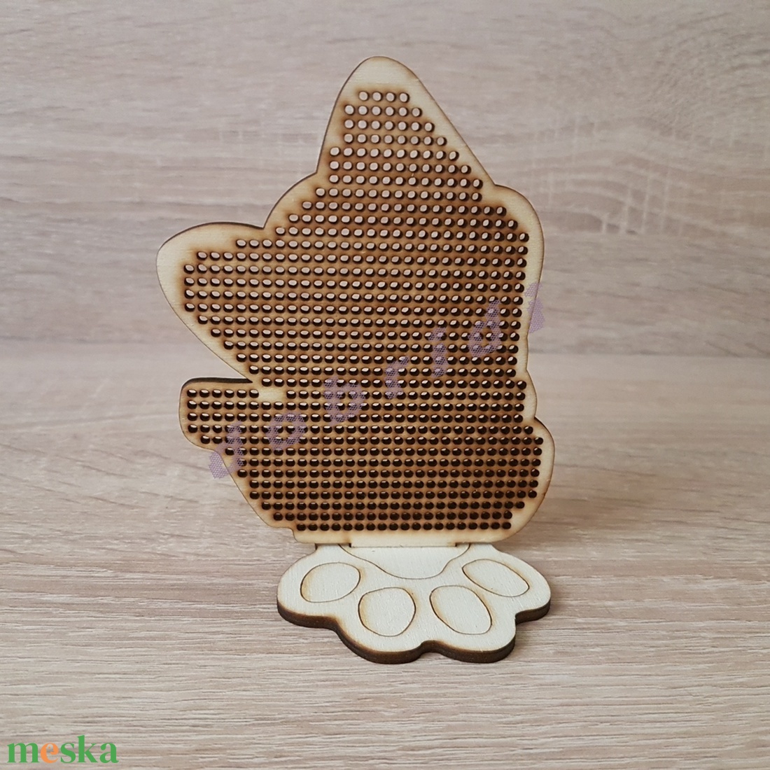 Keresztszemesen hímezhető fa alapú macska - otthon & életmód - dekoráció - dísztárgy - Meska.hu