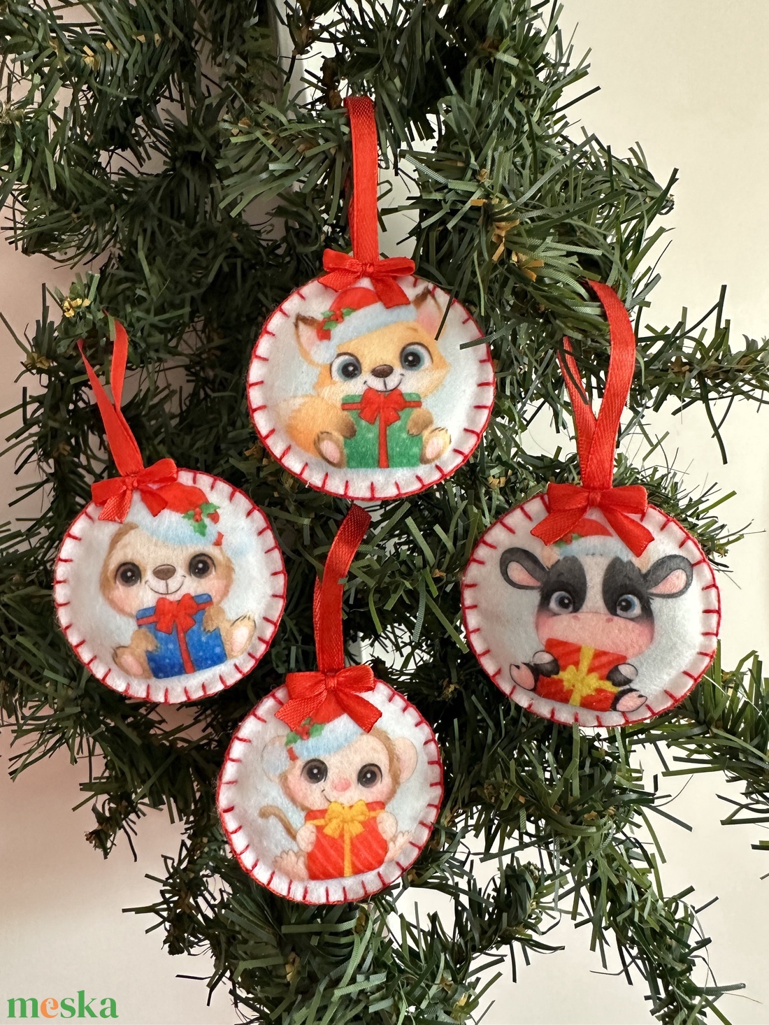 Cuki állatok ajándékkal filc díszek 3. - karácsony - karácsonyi lakásdekoráció - karácsonyfadíszek - Meska.hu Cuki állatok ajándékkal filc díszek 3. - karácsony - karácsonyi lakásdekoráció - karácsonyfadíszek - Meska.hu