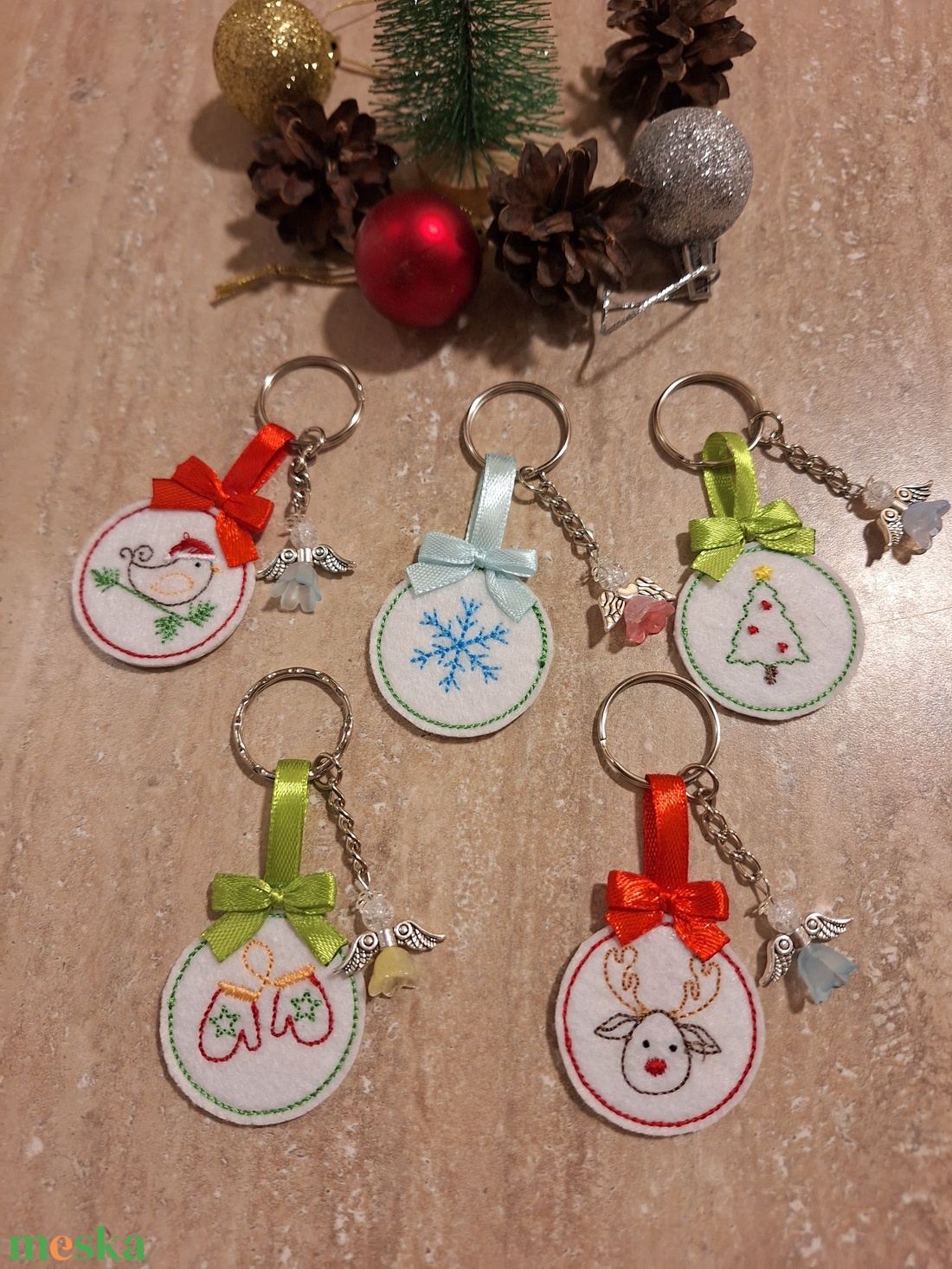 Angyalkás kulcstartó, hímzett dísszel - táska & tok - kulcstartó & táskadísz - kulcstartó - Meska.hu Angyalkás kulcstartó, hímzett dísszel - táska & tok - kulcstartó & táskadísz - kulcstartó - Meska.hu
