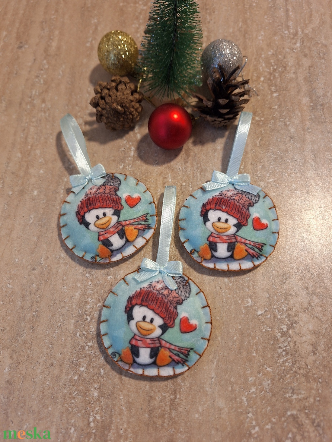 Cuki pingvines filc díszek  - karácsony - karácsonyi lakásdekoráció - karácsonyfadíszek - Meska.hu