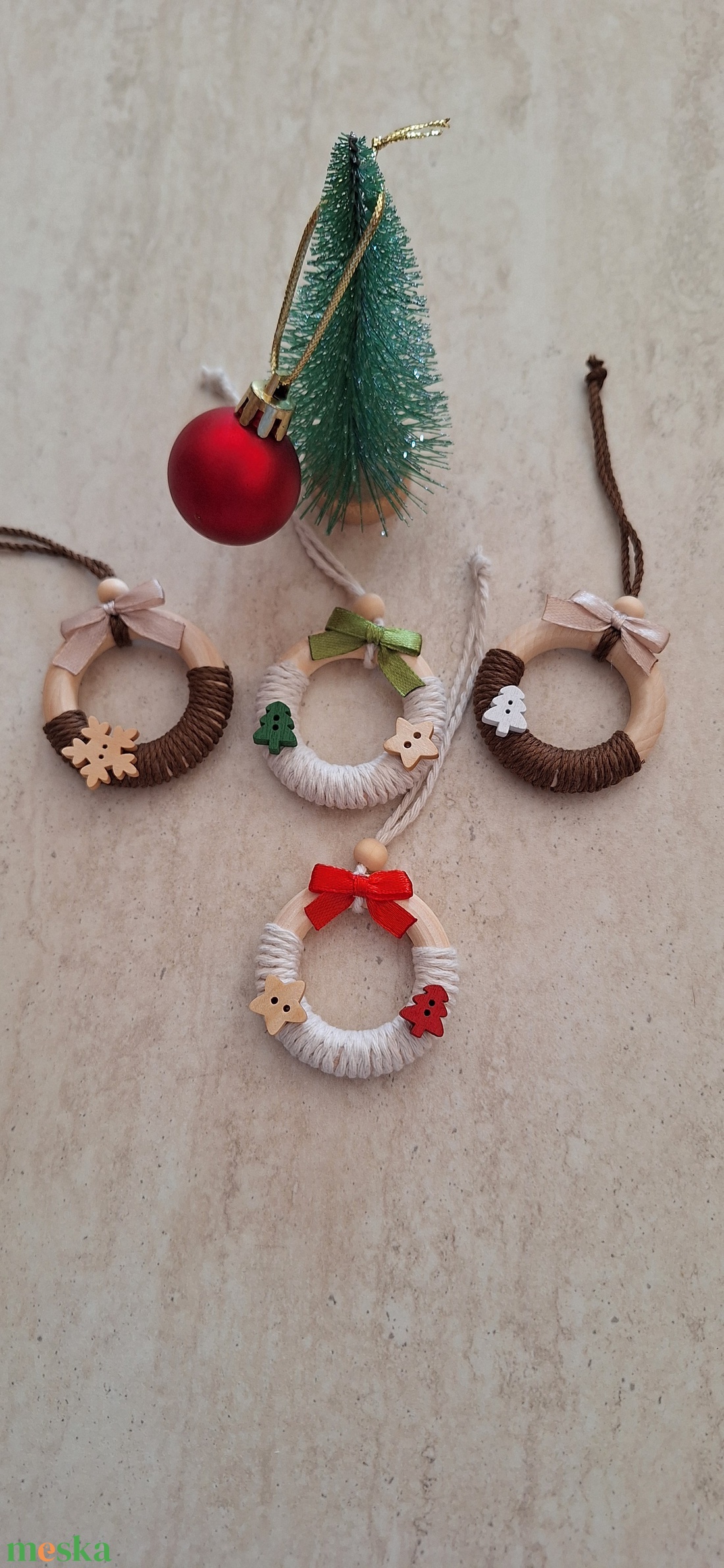 Csomózott karácsonyi dísz - karácsony - karácsonyi lakásdekoráció - karácsonyfadíszek - Meska.hu