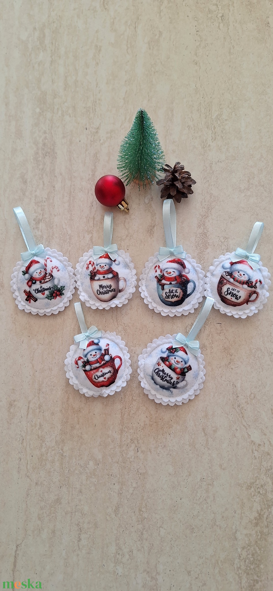 Cuki hóemberes karácsonyi filc díszek  - karácsony - karácsonyi lakásdekoráció - karácsonyfadíszek - Meska.hu