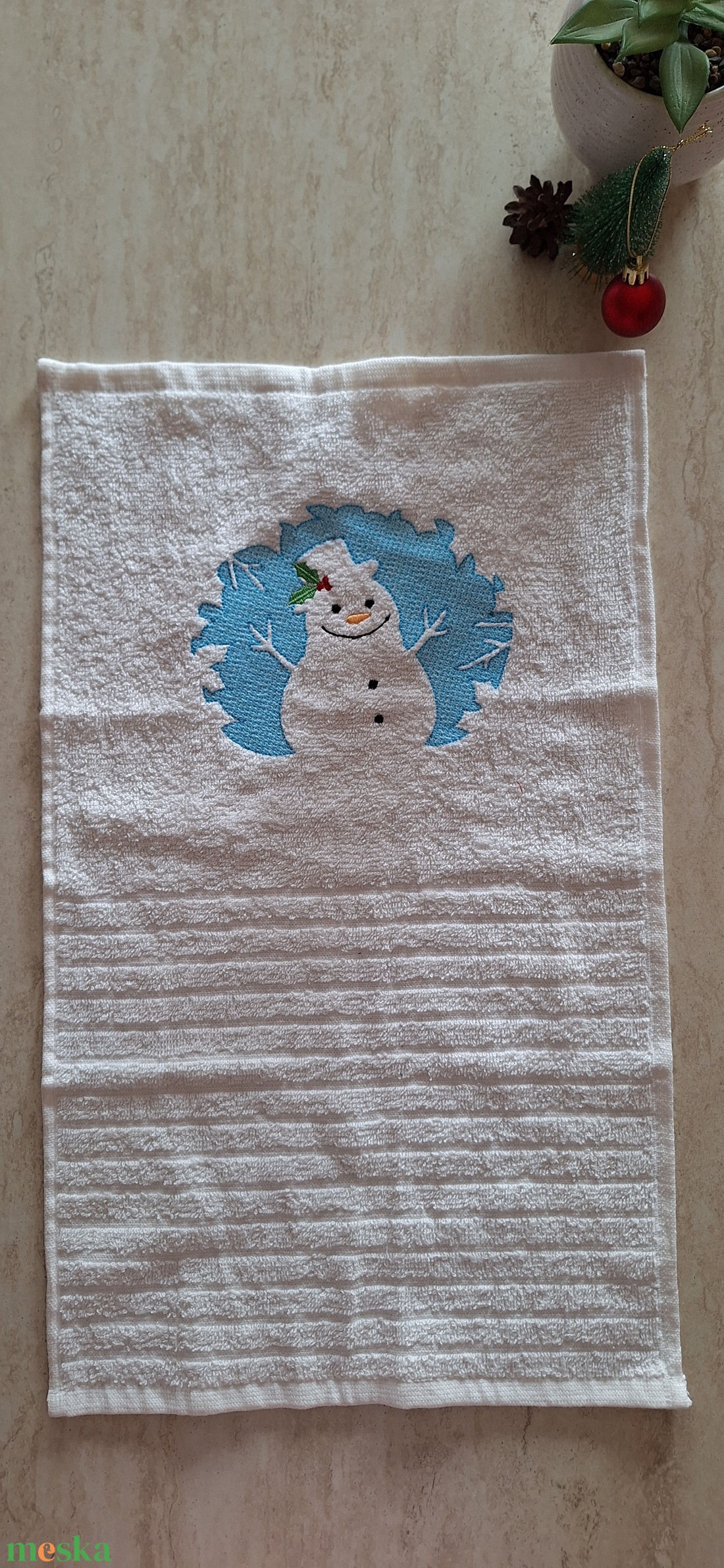 Téli hímzett kéztörlő - karácsony - karácsonyi lakásdekoráció - karácsonyi lakásdíszek - Meska.hu