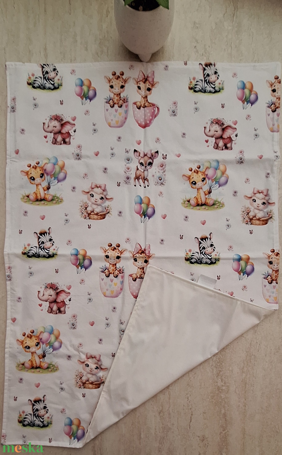 Pelenkázó alátét (lányos) - baba - mama - pelenkázó, babafürdető kellékek - pelenkázó alátét - Meska.hu