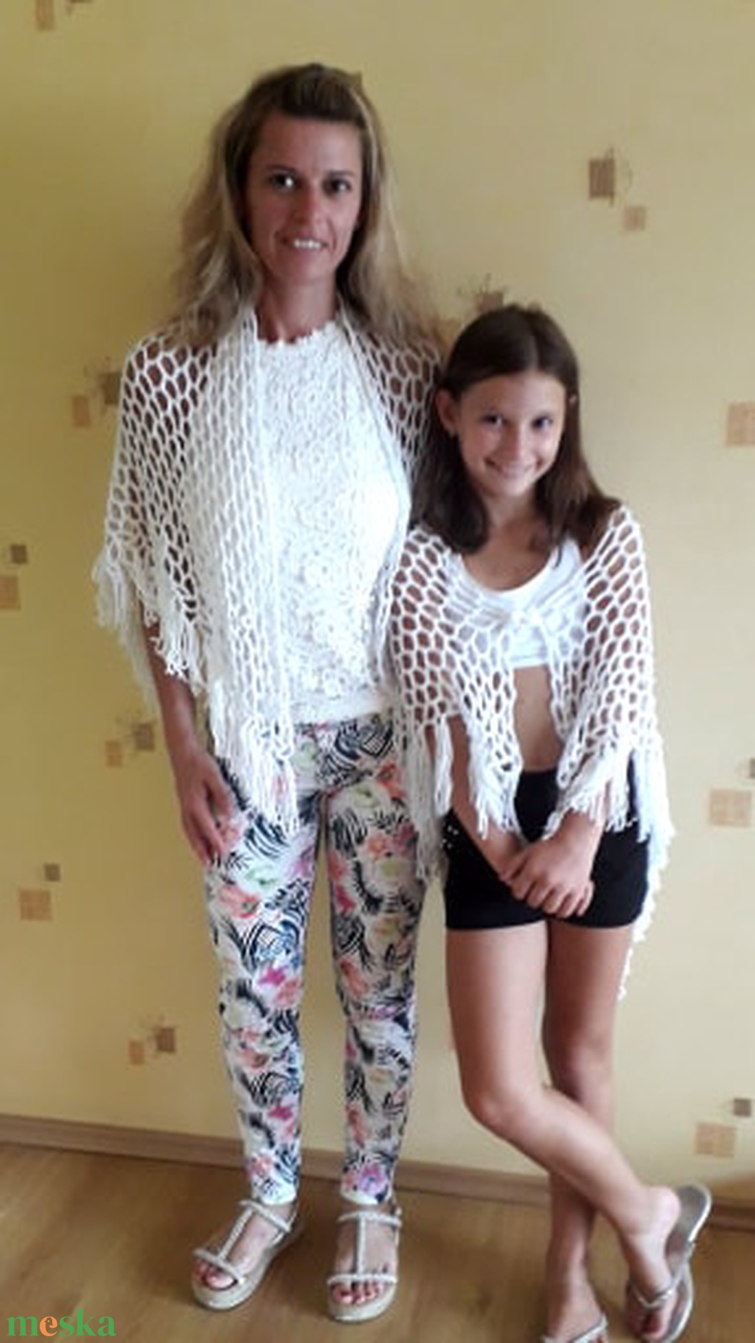 Szita mintájú vállkendő, anyának-lányának - ruha & divat - páros szett - anya-lánya szett - Meska.hu Szita mintájú vállkendő, anyának-lányának - ruha & divat - páros szett - anya-lánya szett - Meska.hu