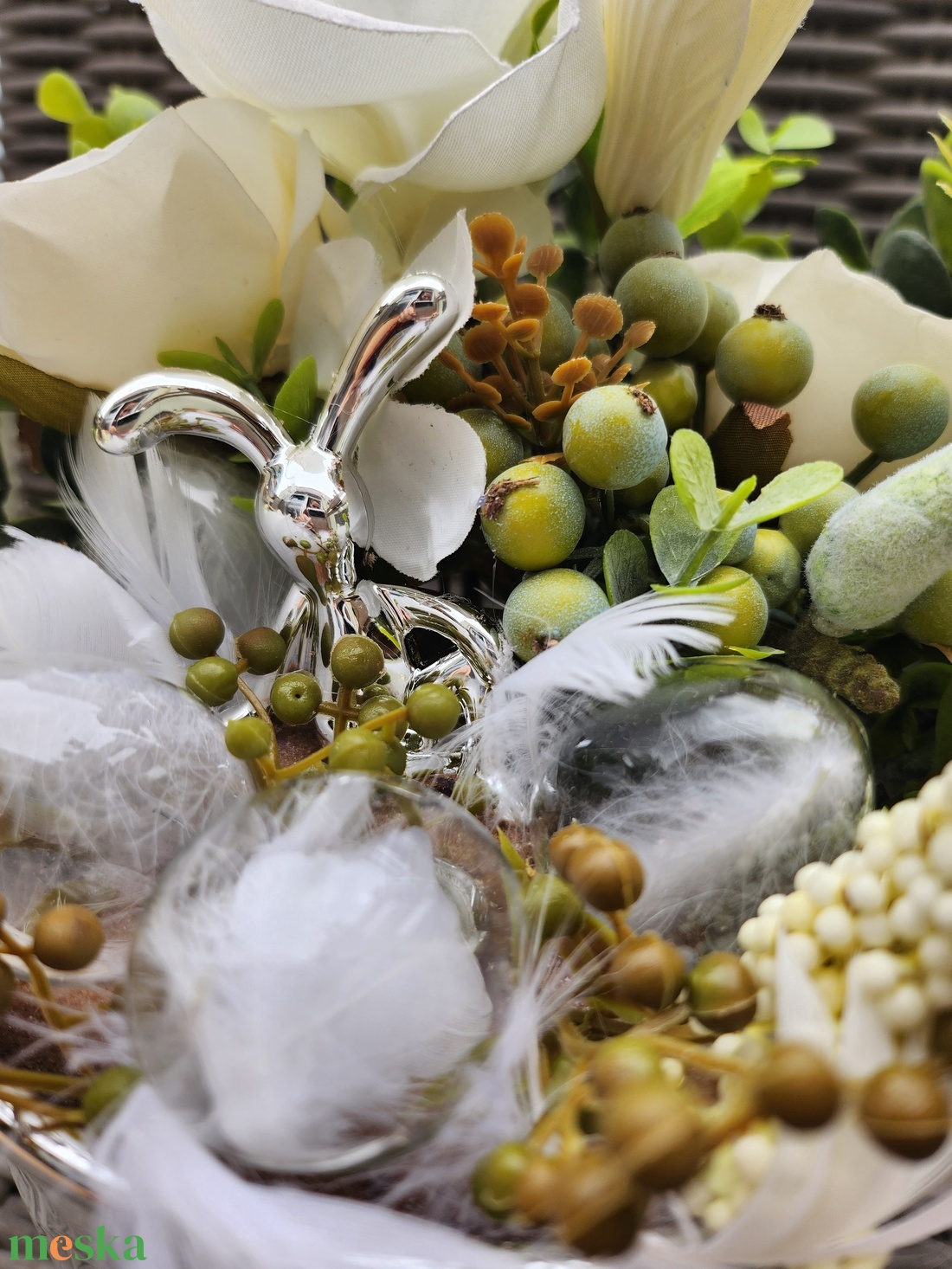 Ezüst nyúl magnólia alatt üvegtojáson ül bádog asztaldísz - ünnepi díszek, dekorációk - húsvéti díszek és dekorációk - húsvéti asztaldíszek - Meska.hu