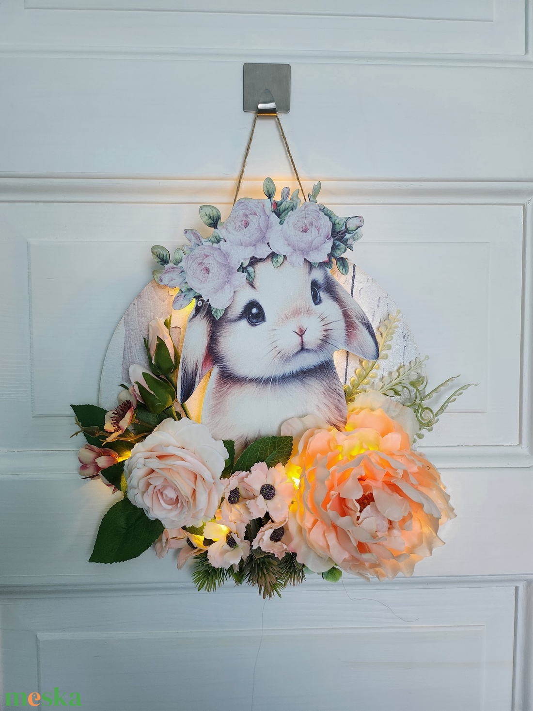 Kisnyuszi virágok közt LED ajtódísz - ünnepi díszek, dekorációk - húsvéti díszek és dekorációk - húsvéti ajtódísz, kopogtató - Meska.hu