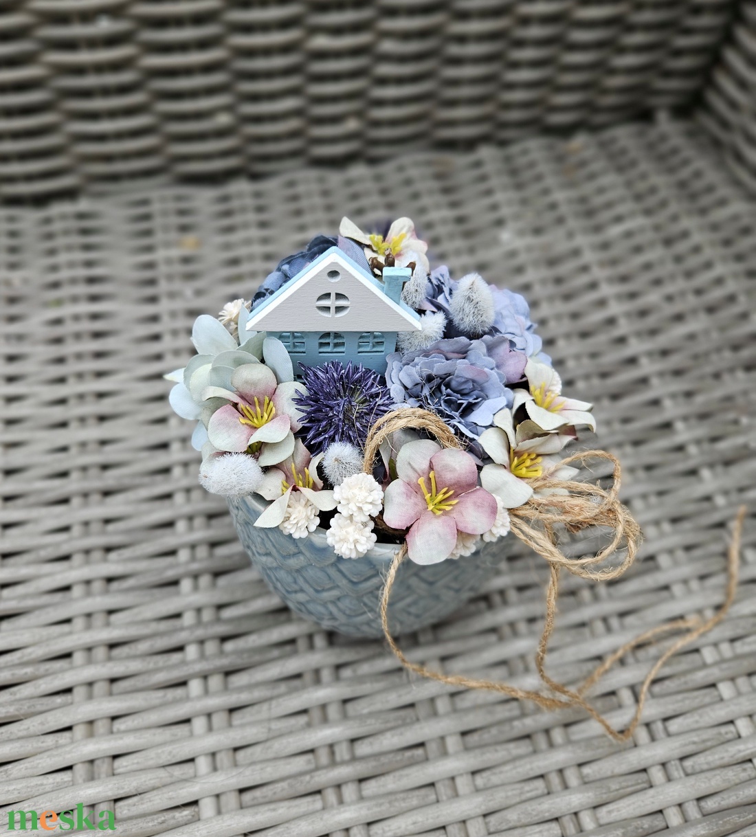 Pasztellkék kerámia aaztaldísz kis házikóval � - otthon & életmód - dekoráció - asztal és polc dekoráció - asztaldísz - Meska.hu