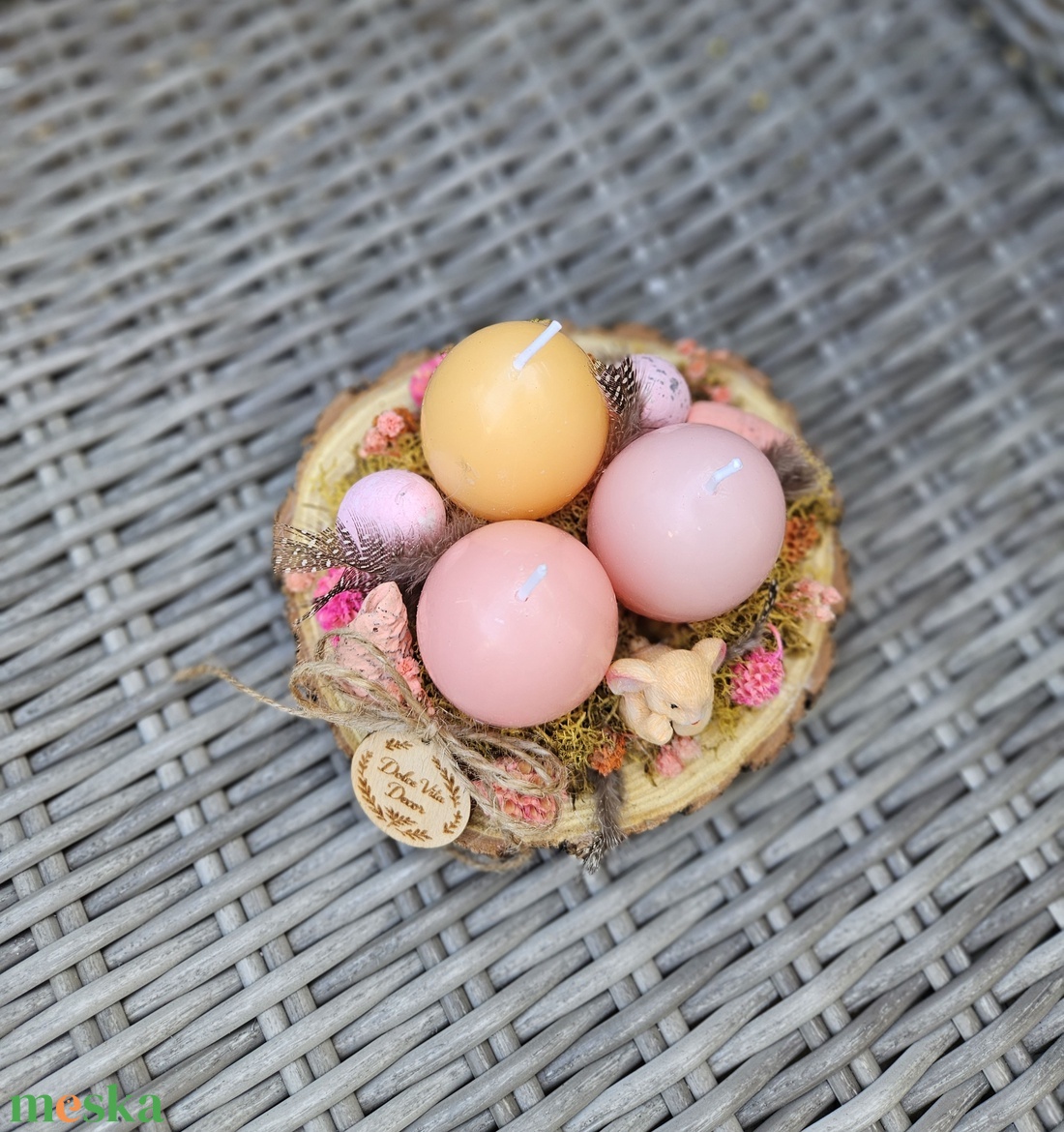 Pici nyuszis tojásgyertyás asztaldísz fatörzs alapon ���� - ünnepi díszek, dekorációk - húsvéti díszek és dekorációk - húsvéti asztaldíszek - Meska.hu