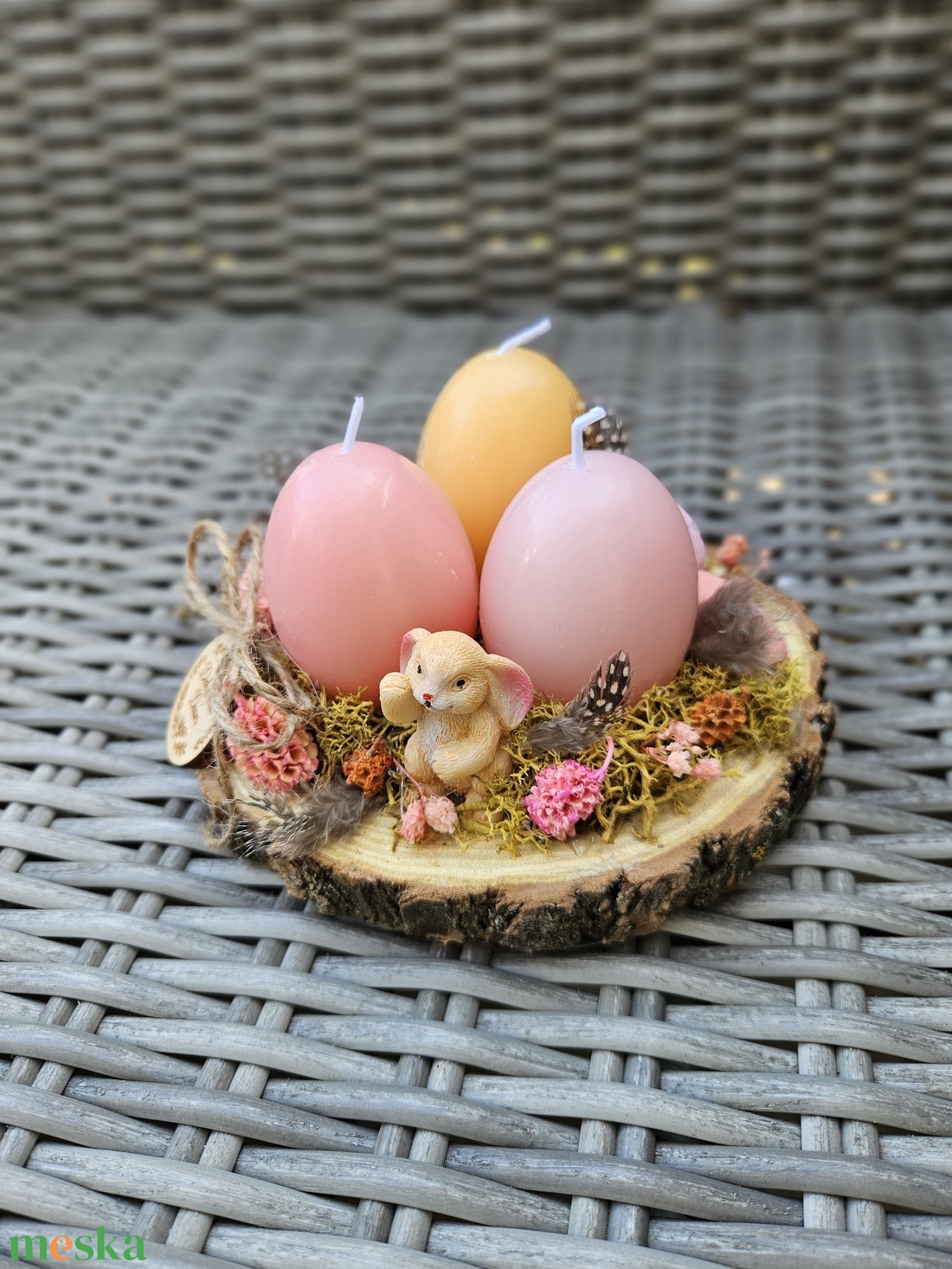 Pici nyuszis tojásgyertyás asztaldísz fatörzs alapon ���� - ünnepi díszek, dekorációk - húsvéti díszek és dekorációk - húsvéti asztaldíszek - Meska.hu