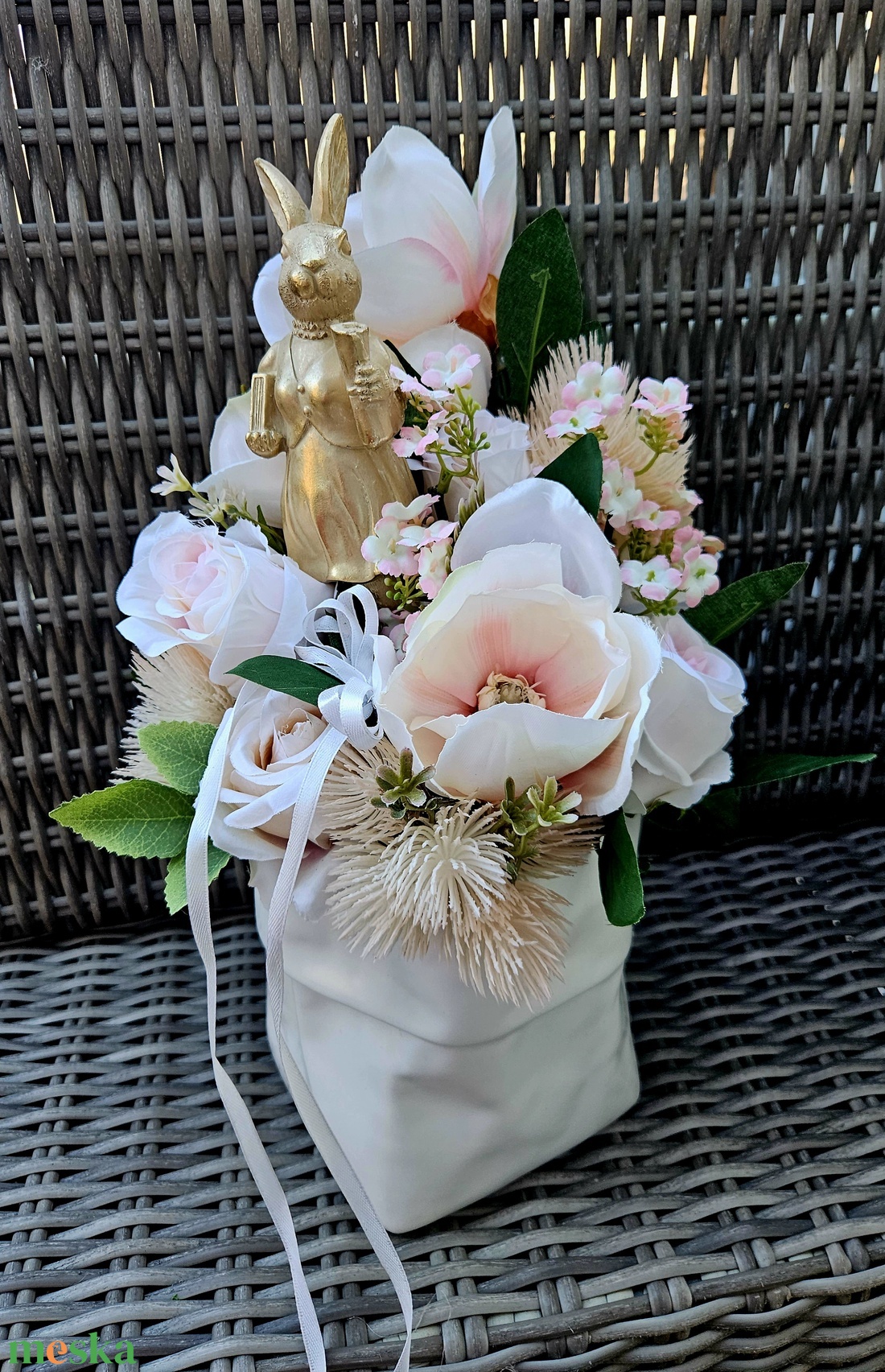 Tavasz hírét hozó magnólia ágak kerámia asztaldísz �� - ünnepi díszek, dekorációk - húsvéti díszek és dekorációk - húsvéti asztaldíszek - Meska.hu