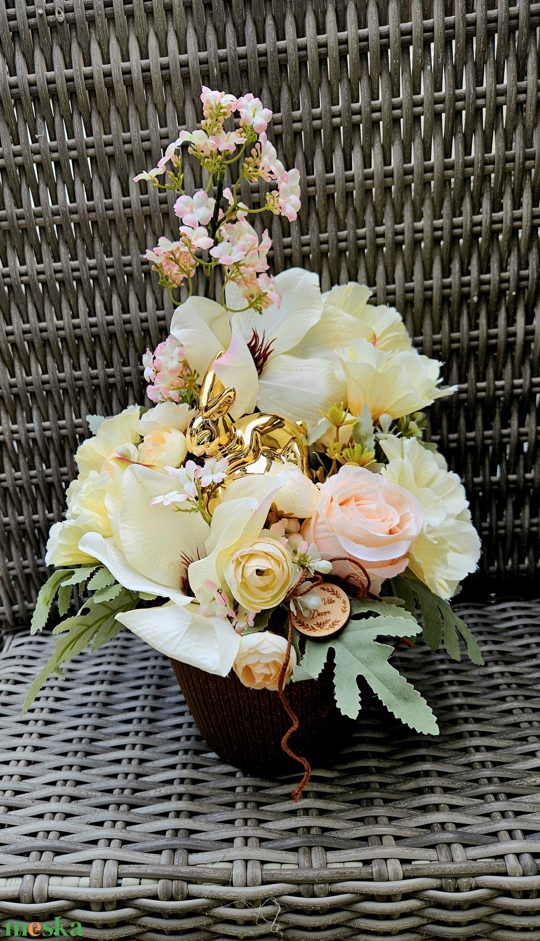 Kisnyuszi arany tojáson magnóliák közt �� - ünnepi díszek, dekorációk - húsvéti díszek és dekorációk - húsvéti asztaldíszek - Meska.hu