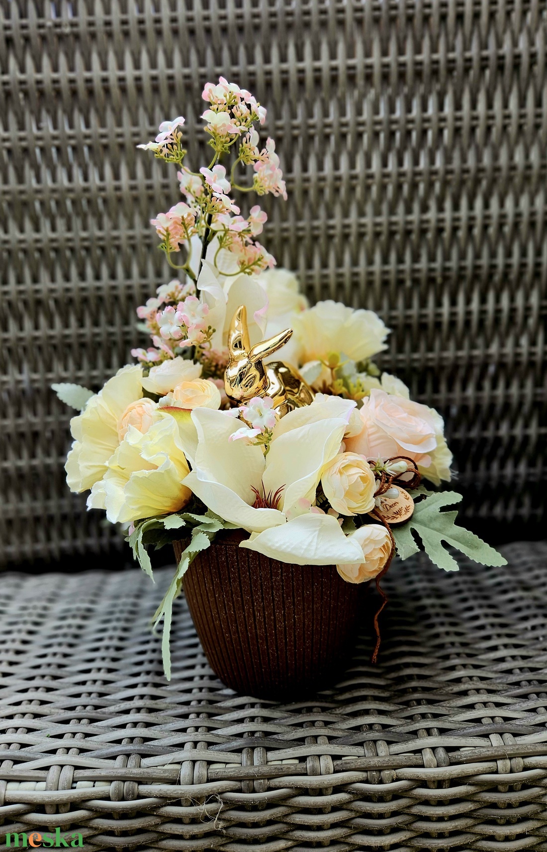 Kisnyuszi arany tojáson magnóliák közt �� - ünnepi díszek, dekorációk - húsvéti díszek és dekorációk - húsvéti asztaldíszek - Meska.hu