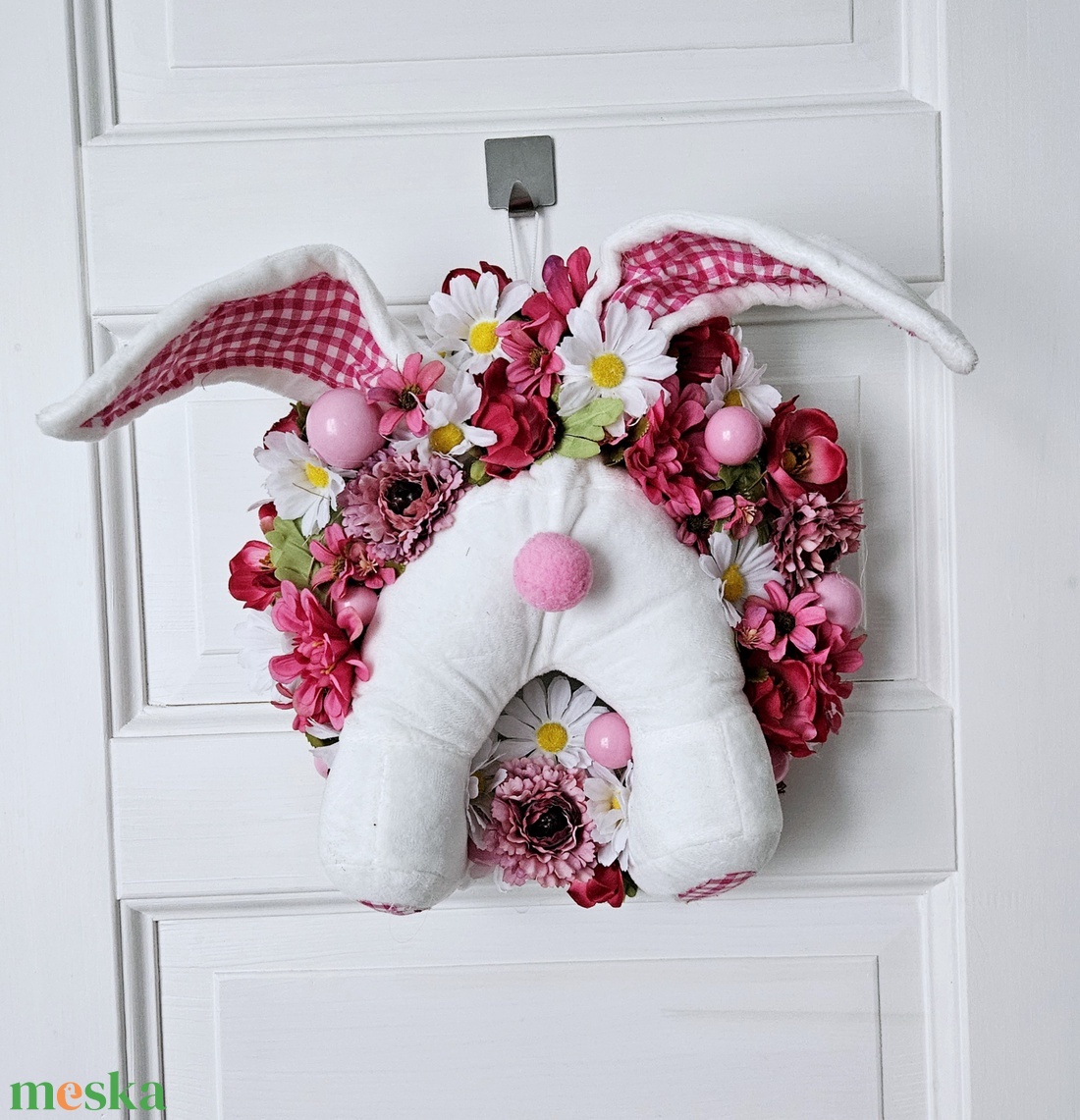 Kockás fülű nyúlnak beszorult a popója kopogtató � - ünnepi díszek, dekorációk - húsvéti díszek és dekorációk - húsvéti ajtódísz, kopogtató - Meska.hu