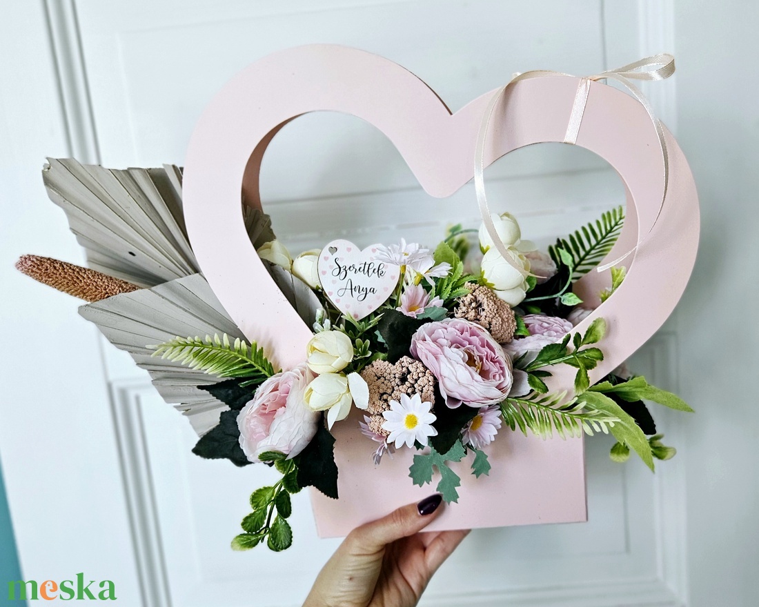 Anyák napi szív formájú virágbox � - otthon & életmód - virágdekoráció - virágok - virágbox - Meska.hu