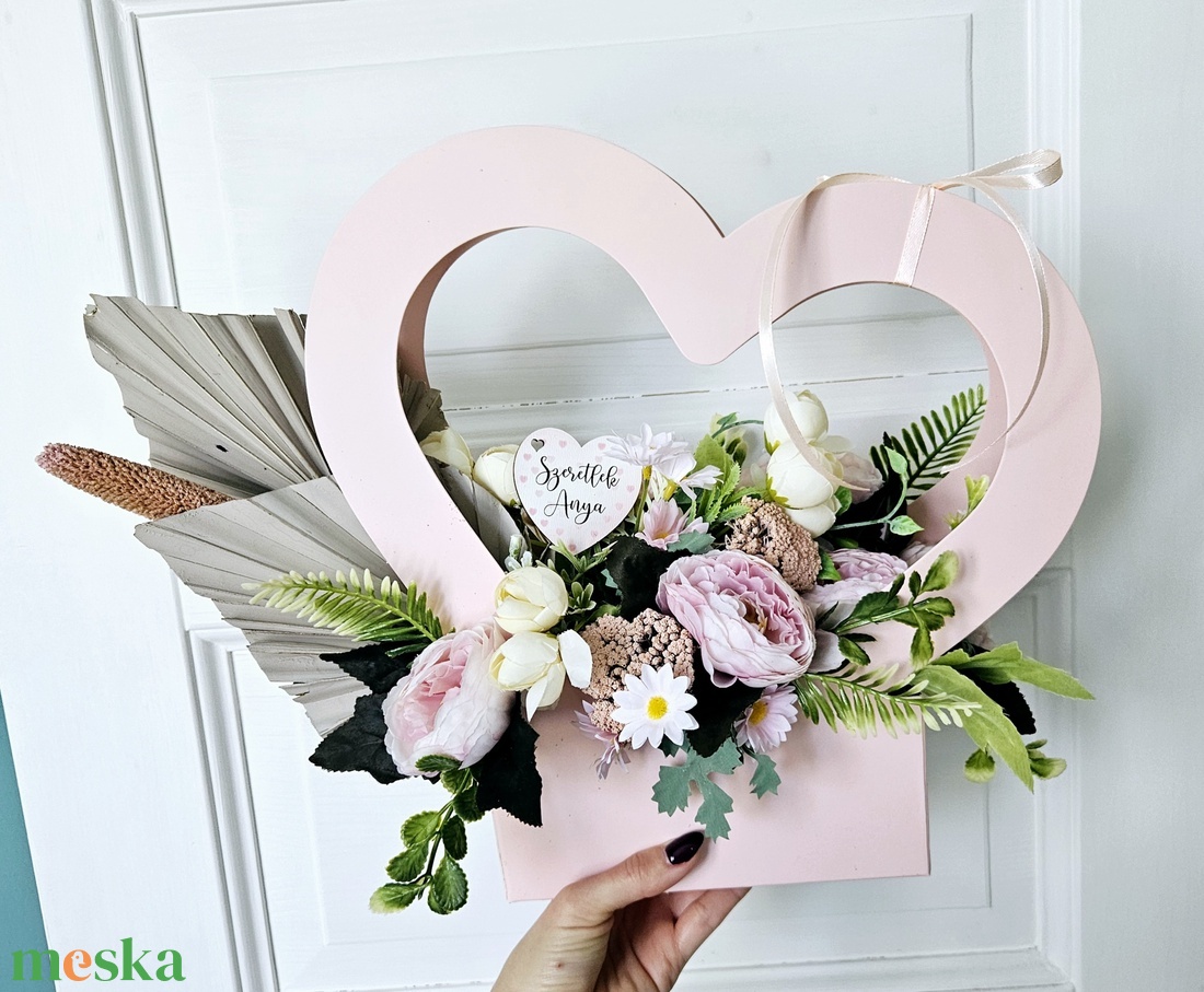 Anyák napi szív formájú virágbox � - otthon & életmód - virágdekoráció - virágok - virágbox - Meska.hu