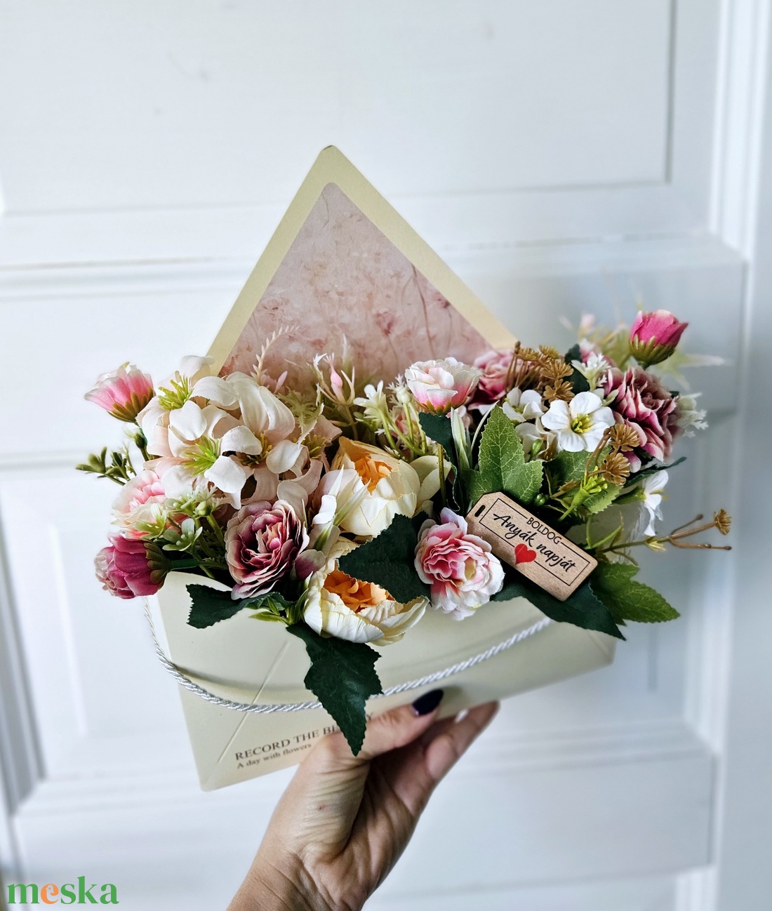 Anyák napi borítéktáska virágbox �� - otthon & életmód - virágdekoráció - virágok - virágbox - Meska.hu