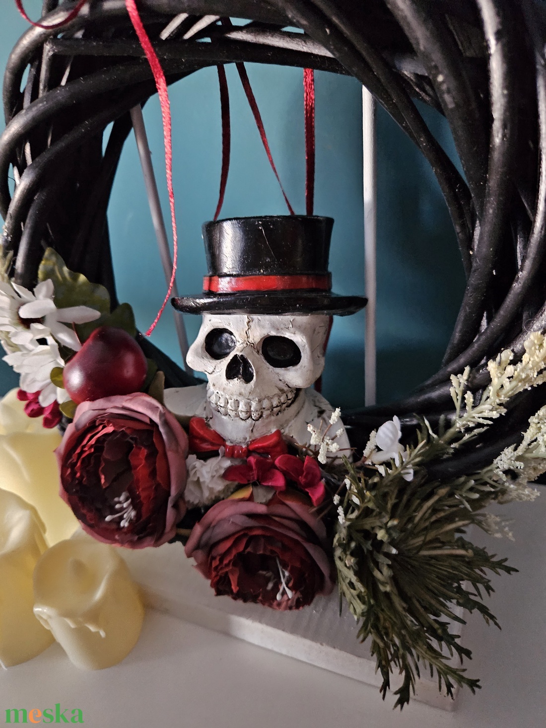Koponya kalapban fekete, bordó halloweeni kooogtató - otthon & életmód - dekoráció - halloween - halloweeni ajtódíszek és ablakdíszek - Meska.hu