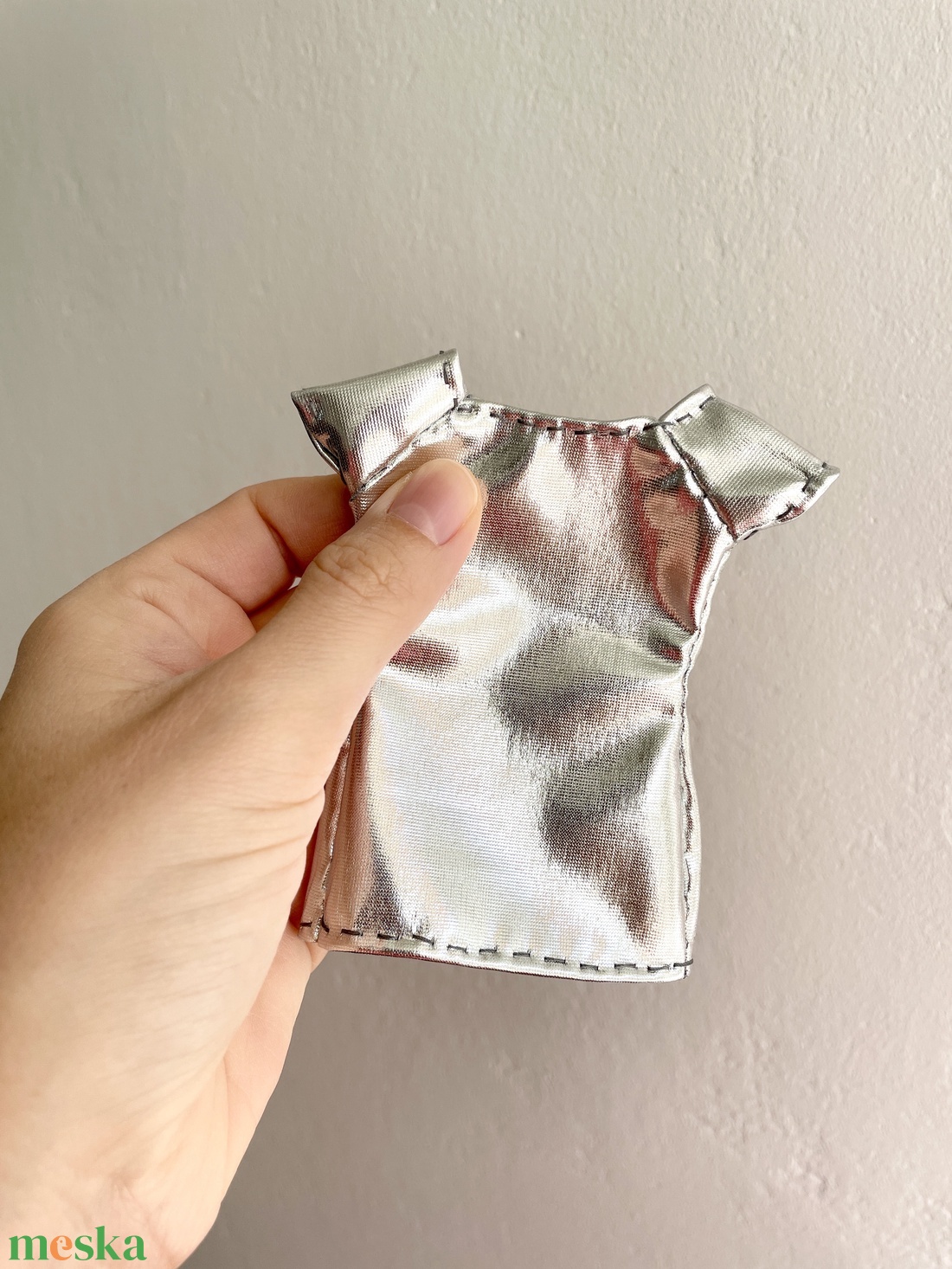 Barbie ruha, Ezüst póló - játék & sport - baba & babaház - barbie ruhák - Meska.hu