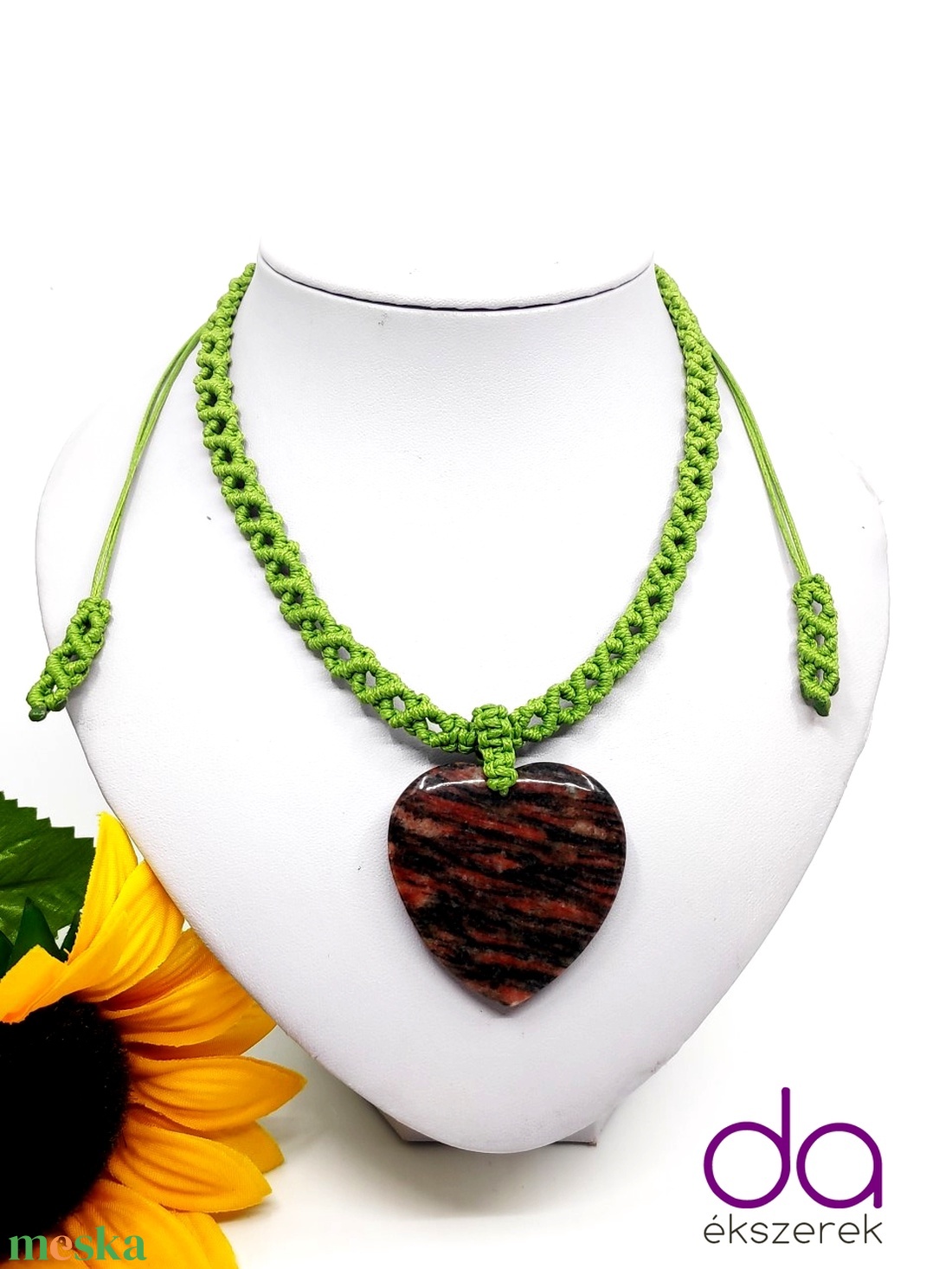 Fűzöld makramé nyaklánc, szív alakú jáspis kővel - ékszer - nyaklánc - medálos nyaklánc - Meska.hu