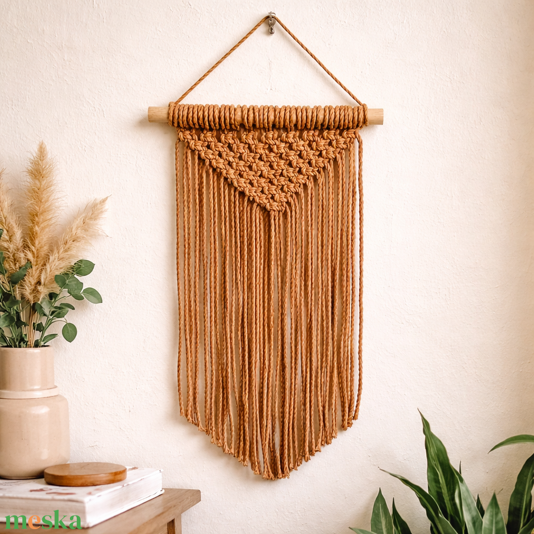 Karamell árnyalatú makramé falidísz - otthon & életmód - dekoráció - fali és függő dekoráció - falra akasztható dekor - Meska.hu