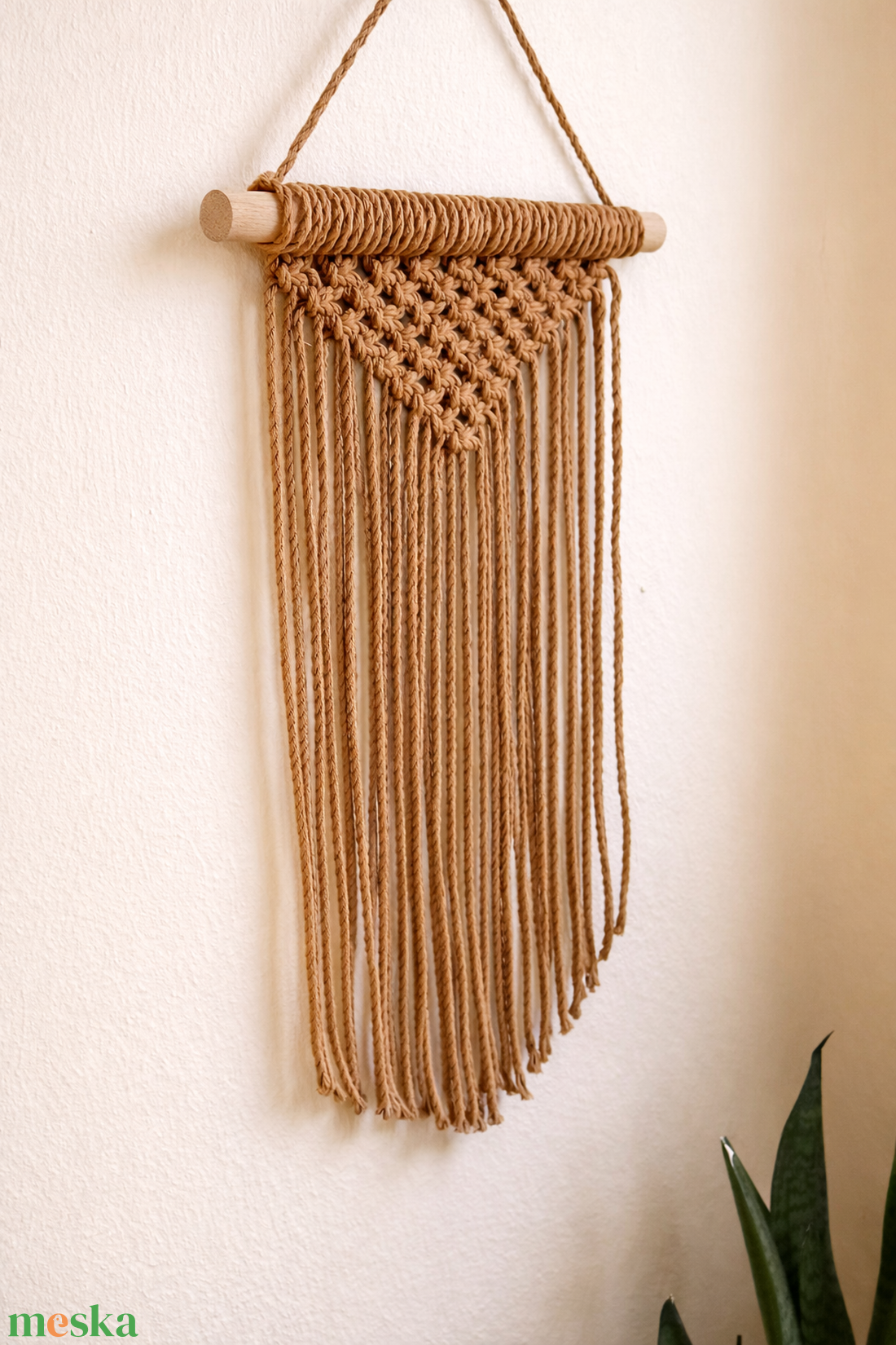 Karamell árnyalatú makramé falidísz - otthon & életmód - dekoráció - fali és függő dekoráció - falra akasztható dekor - Meska.hu
