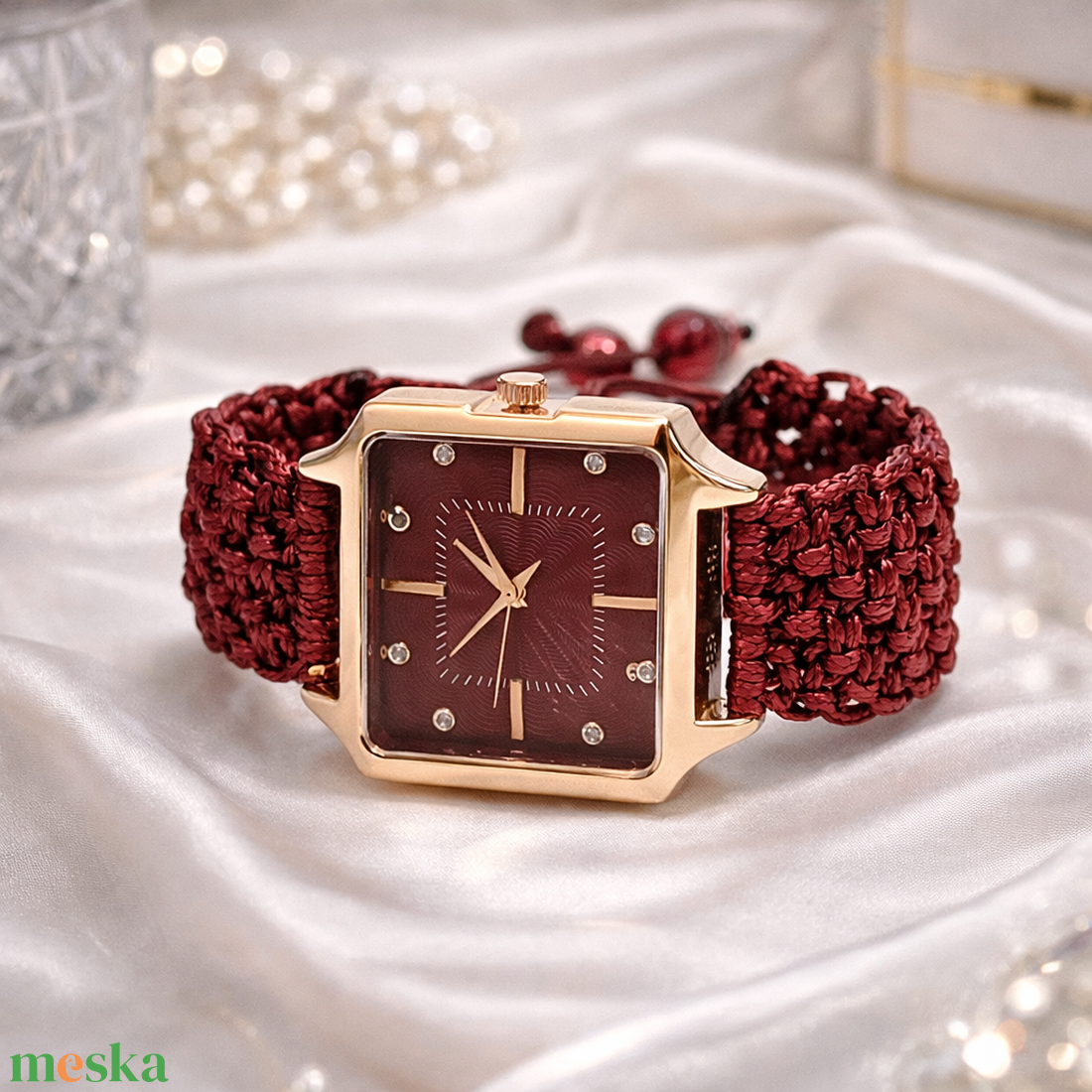Borvörös makramé karóra négyszögletes számlappal - ékszer - karóra és ékszeróra - karóra - Meska.hu