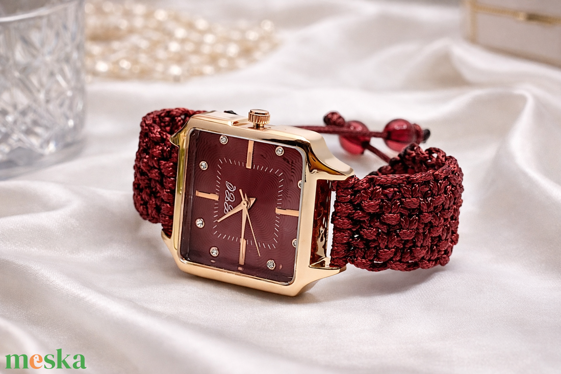 Borvörös makramé karóra négyszögletes számlappal - ékszer - karóra és ékszeróra - karóra - Meska.hu