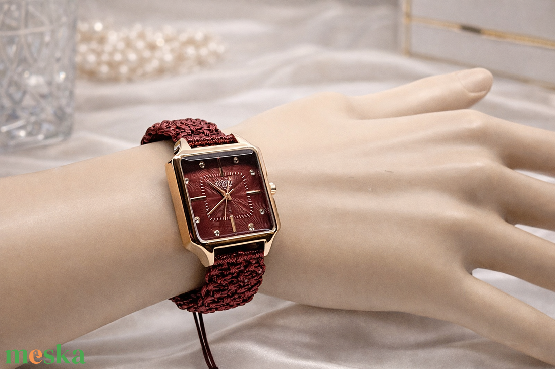 Borvörös makramé karóra négyszögletes számlappal - ékszer - karóra és ékszeróra - karóra - Meska.hu