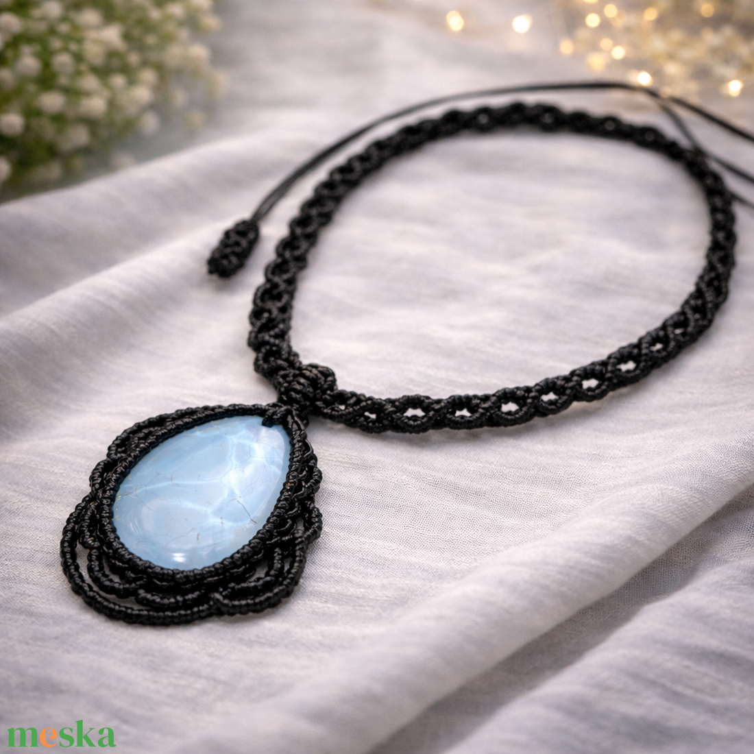 Fekete makramé nyaklánc, fehér achát medállal - ékszer - nyaklánc - medálos nyaklánc - Meska.hu