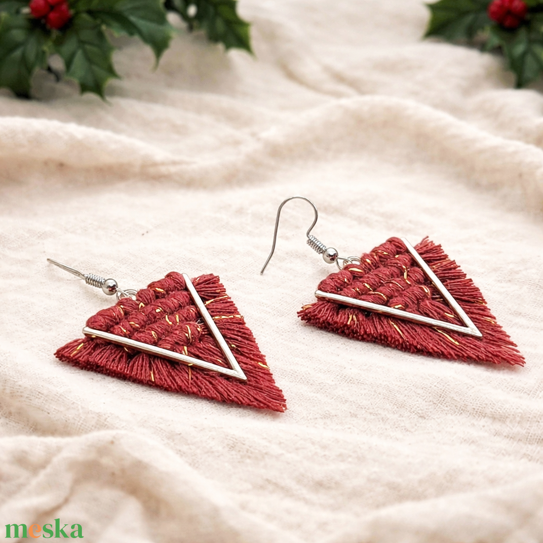 Viviana makramé fülbevaló - vadrózsa aranyszállal - ékszer - fülbevaló - lógó fülbevaló - Meska.hu