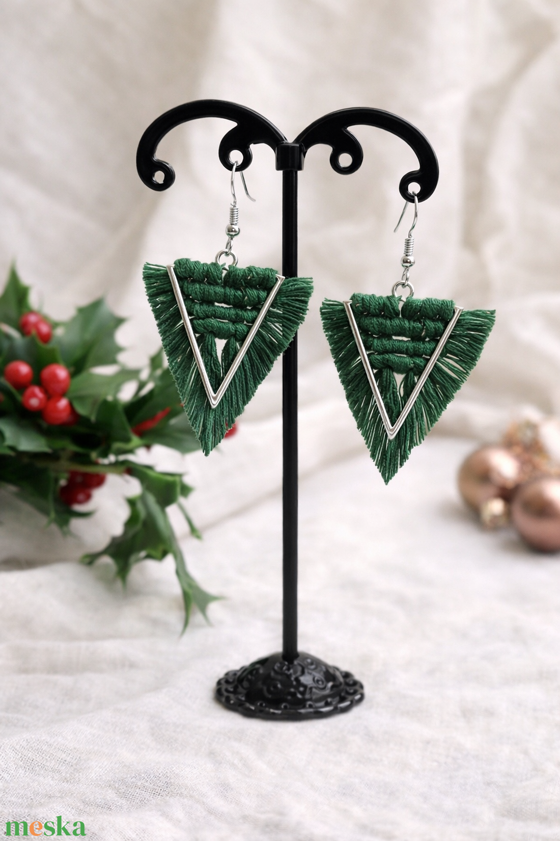 Viviana makramé fülbevaló - zöld aranyszállal - ékszer - fülbevaló - lógó fülbevaló - Meska.hu