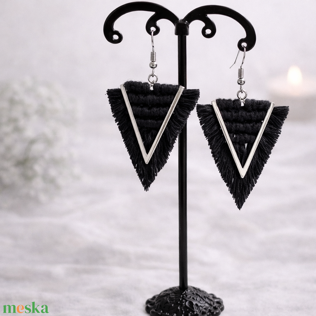 Viviana makramé fülbevaló - fekete - ékszer - fülbevaló - lógó fülbevaló - Meska.hu