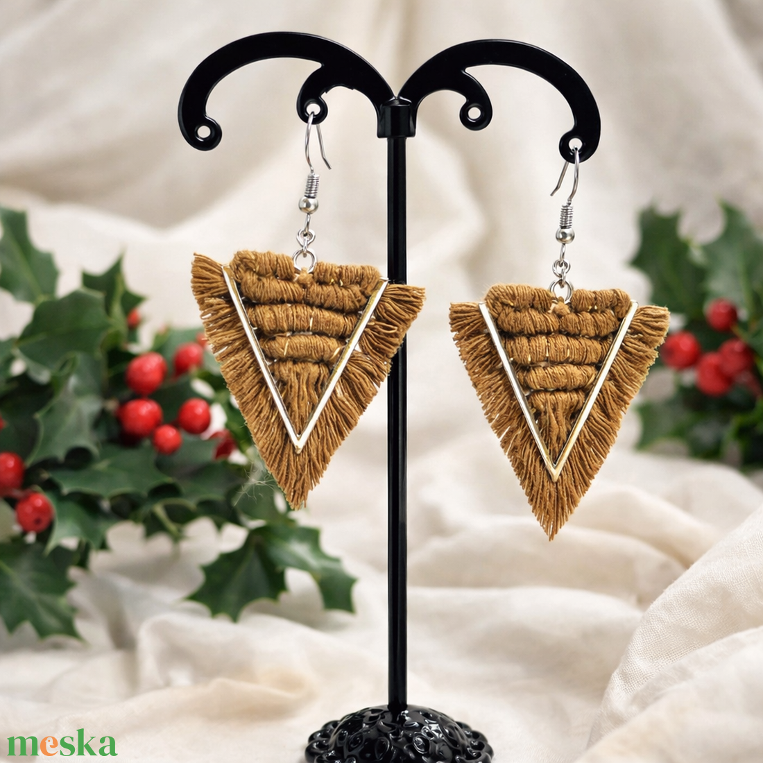 Viviana makramé fülbevaló - karamell aranyszállal - ékszer - fülbevaló - lógó fülbevaló - Meska.hu