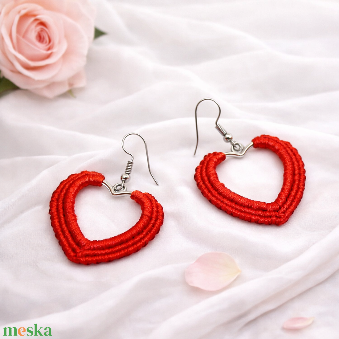  Love makramé fülbevaló - piros - ékszer - fülbevaló - lógó fülbevaló - Meska.hu