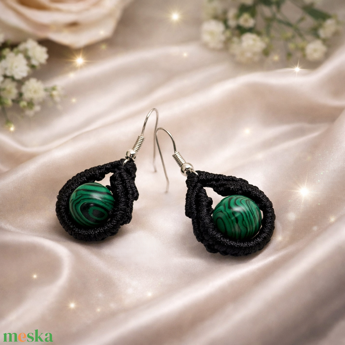 Comet makramé fülbevaló - malachite - ékszer - fülbevaló - lógó fülbevaló - Meska.hu