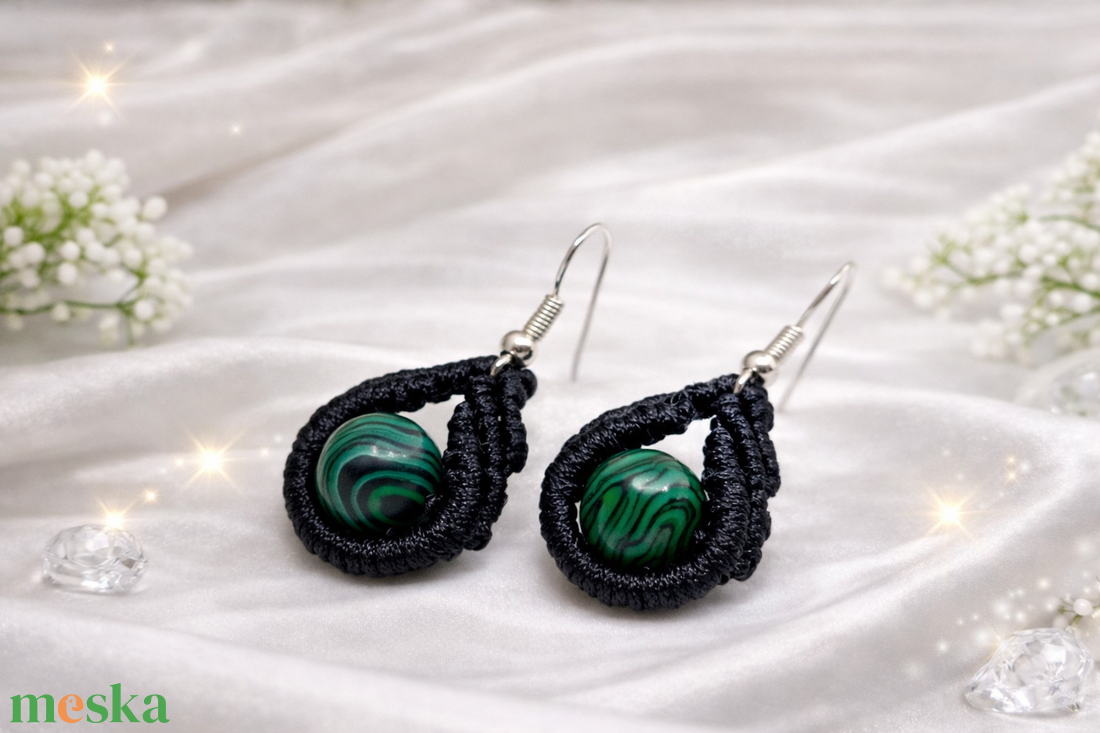 Comet makramé fülbevaló - malachite - ékszer - fülbevaló - lógó fülbevaló - Meska.hu