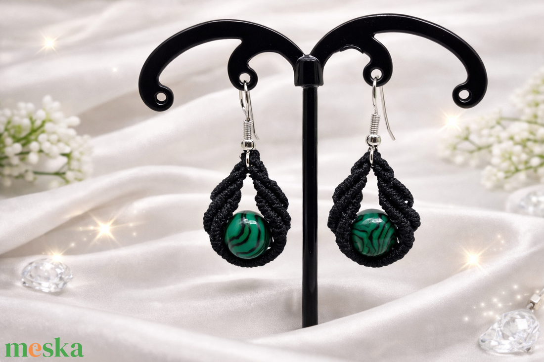 Comet makramé fülbevaló - malachite - ékszer - fülbevaló - lógó fülbevaló - Meska.hu
