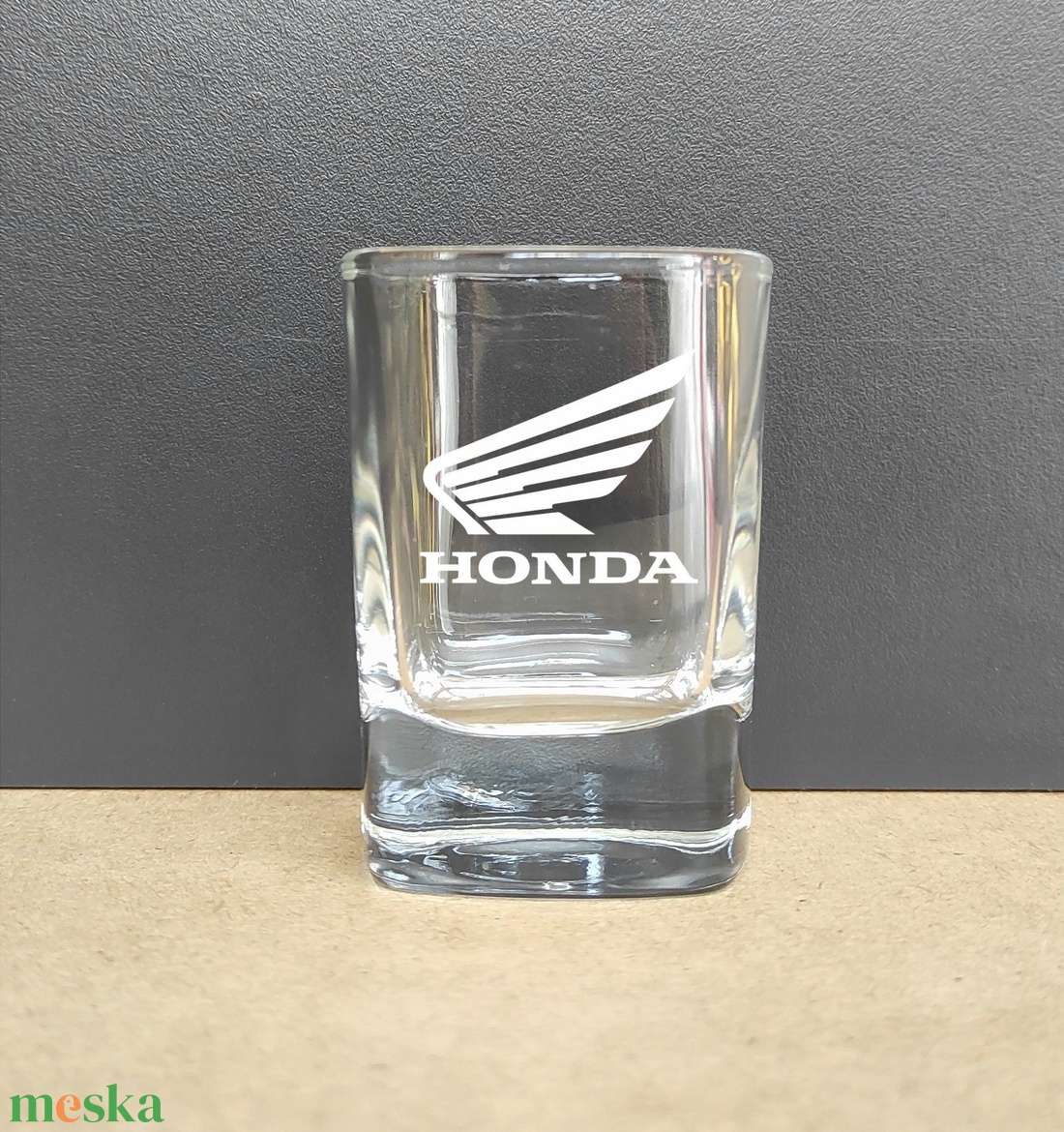 Lézergravírozott pálinkás pohár választható logóval, 55 ml szögletes, Honda - otthon & életmód - konyhafelszerelés, tálalás - tálalás - pálinkás poharak, szettek - Meska.hu Lézergravírozott pálinkás pohár választható logóval, 55 ml szögletes, Honda - otthon & életmód - konyhafelszerelés, tálalás - tálalás - pálinkás poharak, szettek - Meska.hu