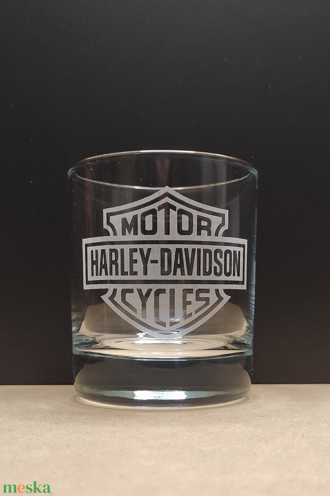 Gravírozott whiskys pohár Harley Davidson logoval 290 ml  - otthon & életmód - konyhafelszerelés, tálalás - tálalás - pohár - Meska.hu
