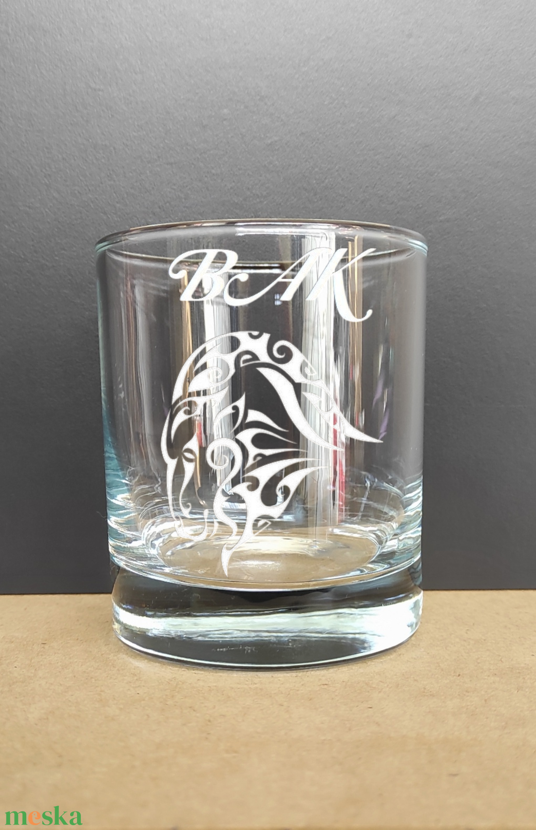BAK Gravírozott horoszkópos pohár, 290 ml whiskys/vizes - otthon & életmód - konyhafelszerelés, tálalás - tálalás - pohár - Meska.hu BAK Gravírozott horoszkópos pohár, 290 ml whiskys/vizes - otthon & életmód - konyhafelszerelés, tálalás - tálalás - pohár - Meska.hu
