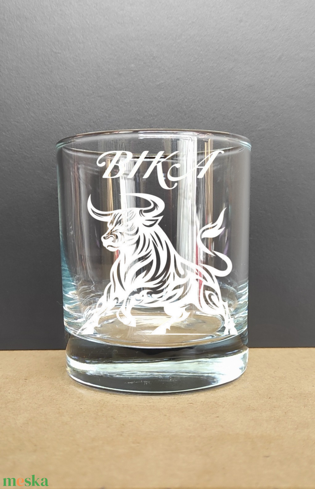 BIKA Gravírozott horoszkópos pohár, 290 ml whiskys/vizes - otthon & életmód - konyhafelszerelés, tálalás - tálalás - pohár - Meska.hu BIKA Gravírozott horoszkópos pohár, 290 ml whiskys/vizes - otthon & életmód - konyhafelszerelés, tálalás - tálalás - pohár - Meska.hu
