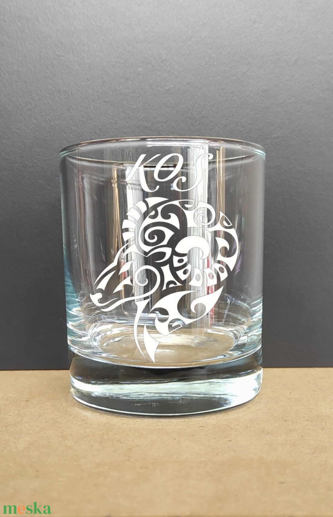 KOS Gravírozott horoszkópos pohár, 290 ml whiskys/vizes - otthon & életmód - konyhafelszerelés, tálalás - tálalás - pohár - Meska.hu KOS Gravírozott horoszkópos pohár, 290 ml whiskys/vizes - otthon & életmód - konyhafelszerelés, tálalás - tálalás - pohár - Meska.hu