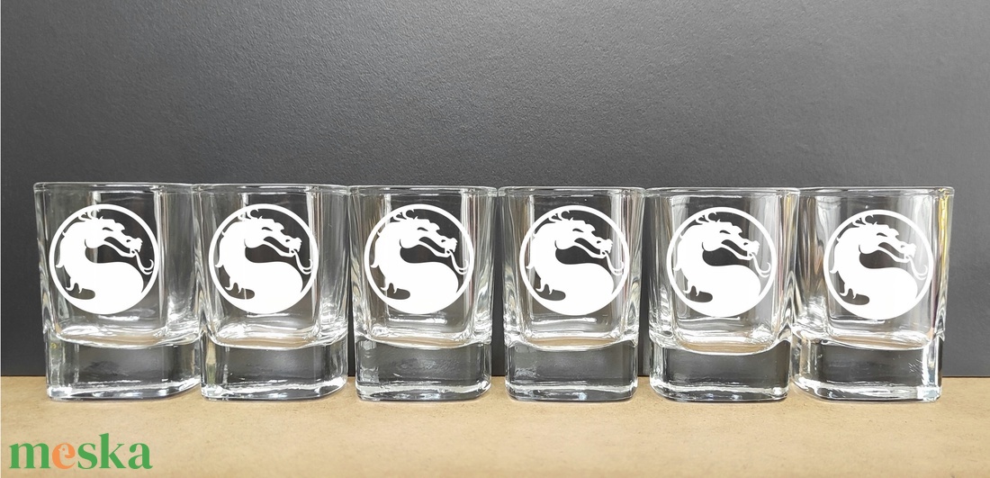Gravírozott pálinkás pohár szett MORTAL KOMBAT 55 ml, szögletes forma, 6 db - otthon & életmód - konyhafelszerelés, tálalás - tálalás - pálinkás poharak, szettek - Meska.hu Gravírozott pálinkás pohár szett MORTAL KOMBAT 55 ml, szögletes forma, 6 db - otthon & életmód - konyhafelszerelés, tálalás - tálalás - pálinkás poharak, szettek - Meska.hu