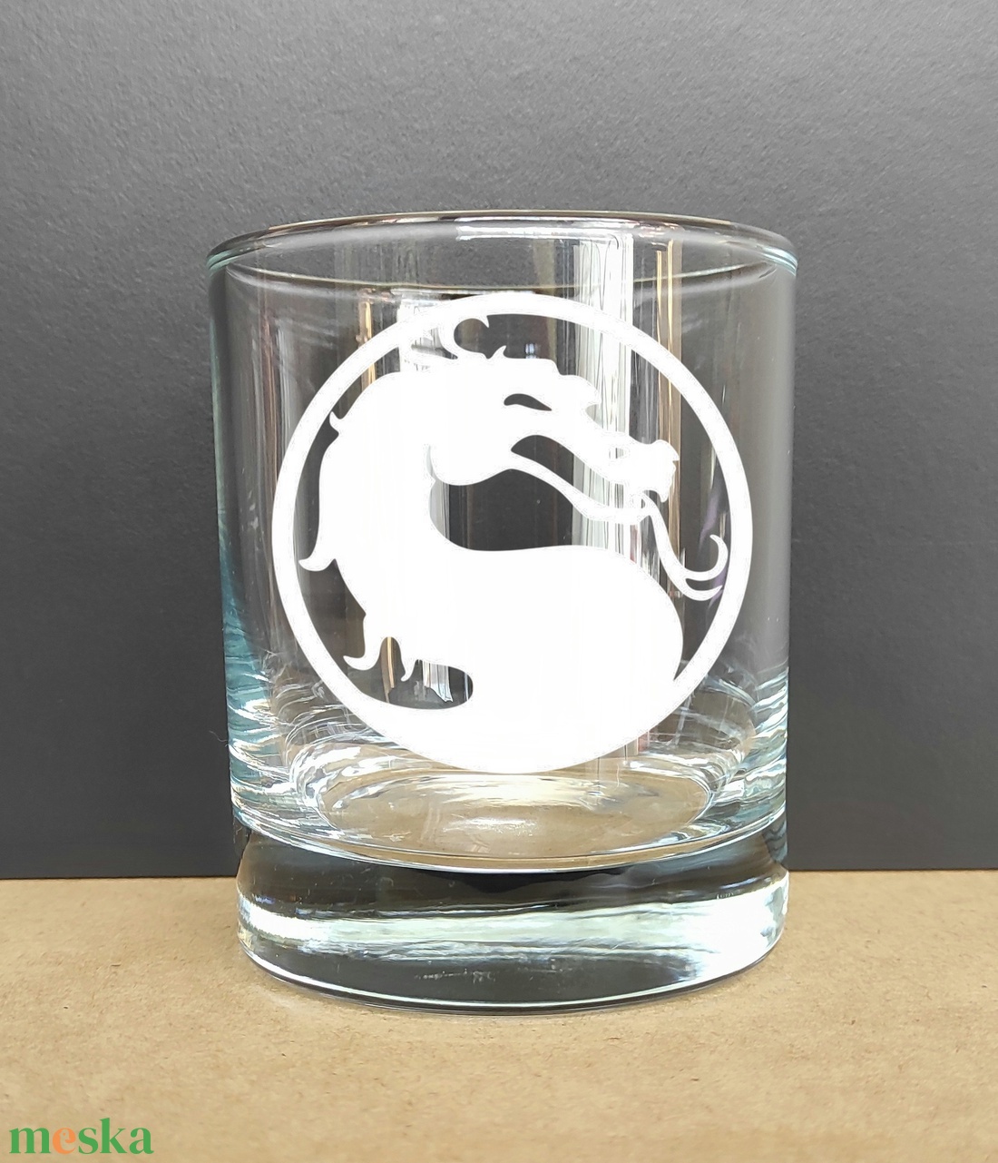 Gravírozott pohár MORTAL KOMBAT, 290 ml whiskys/vizes - otthon & életmód - konyhafelszerelés, tálalás - tálalás - pohár - Meska.hu Gravírozott pohár MORTAL KOMBAT, 290 ml whiskys/vizes - otthon & életmód - konyhafelszerelés, tálalás - tálalás - pohár - Meska.hu